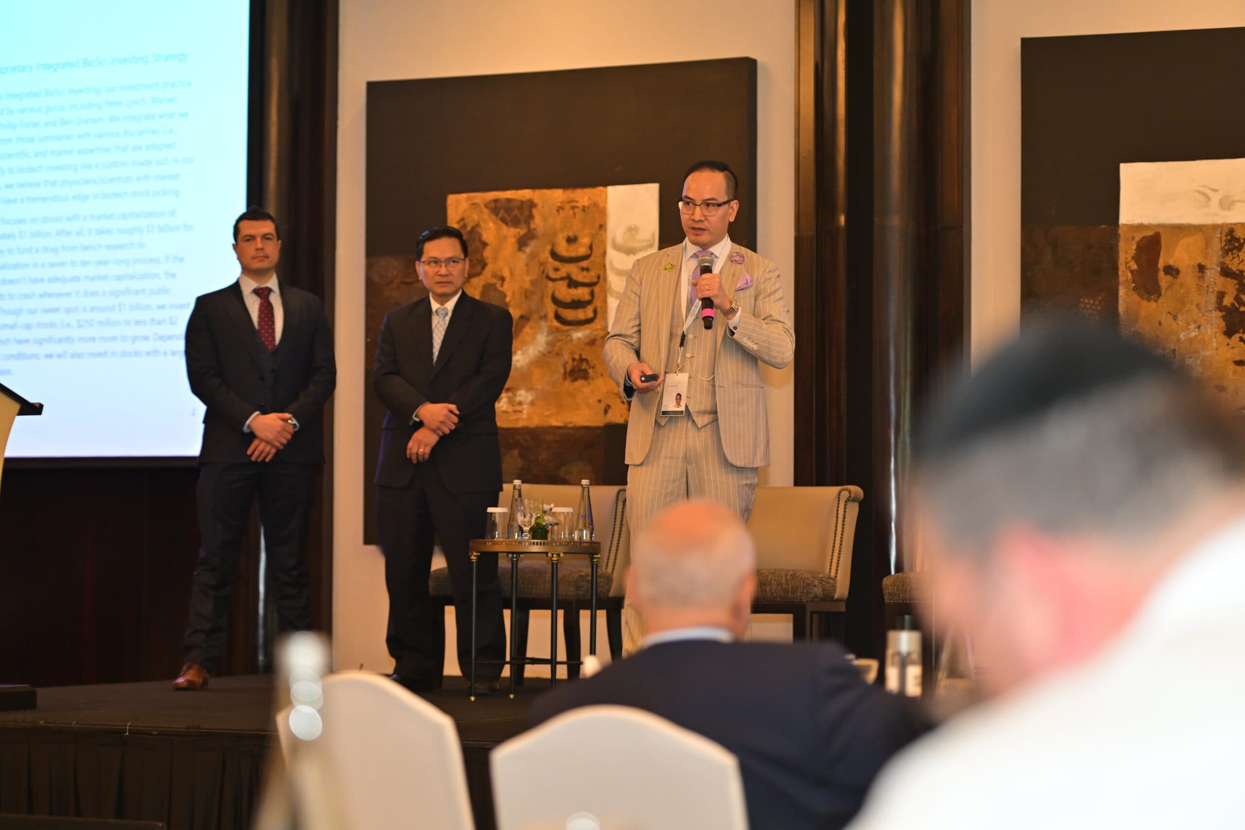 INVESTORS ROUNDTABLE in DUBAI · photograph 14