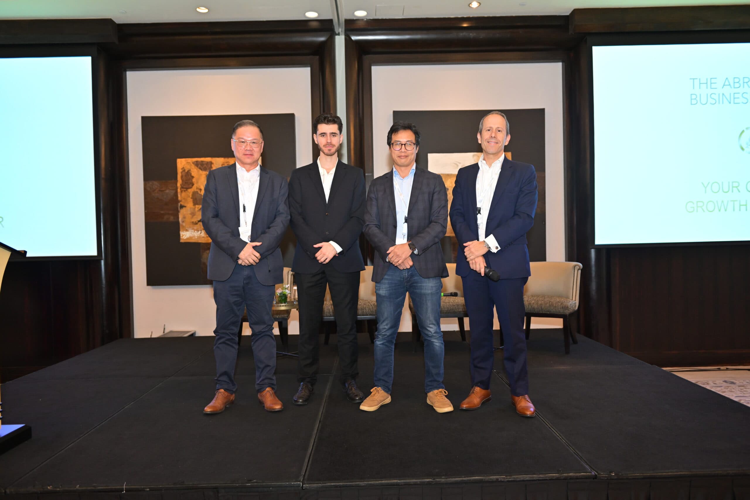INVESTORS ROUNDTABLE in DUBAI · photograph 24