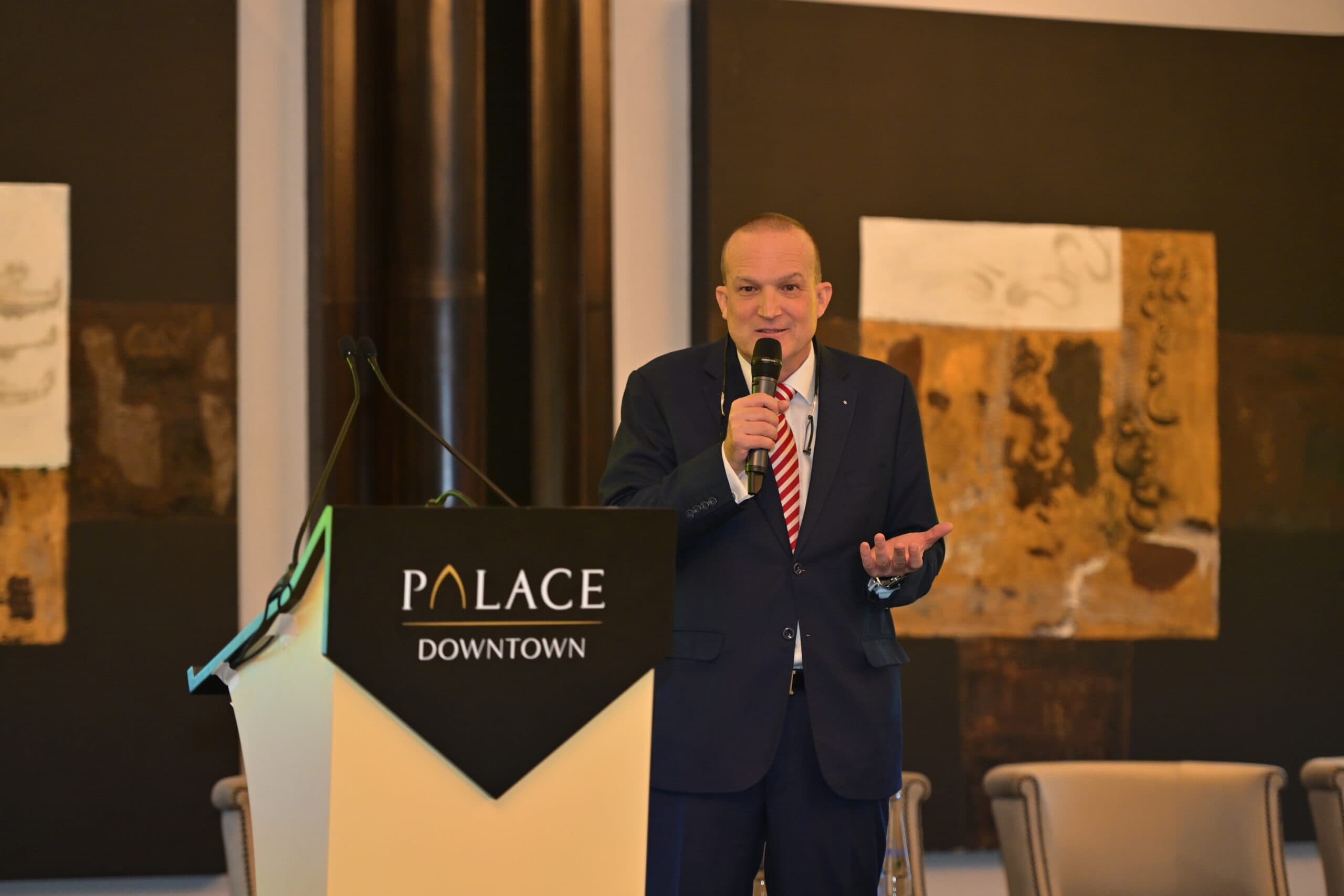 INVESTORS ROUNDTABLE in DUBAI · photograph 3