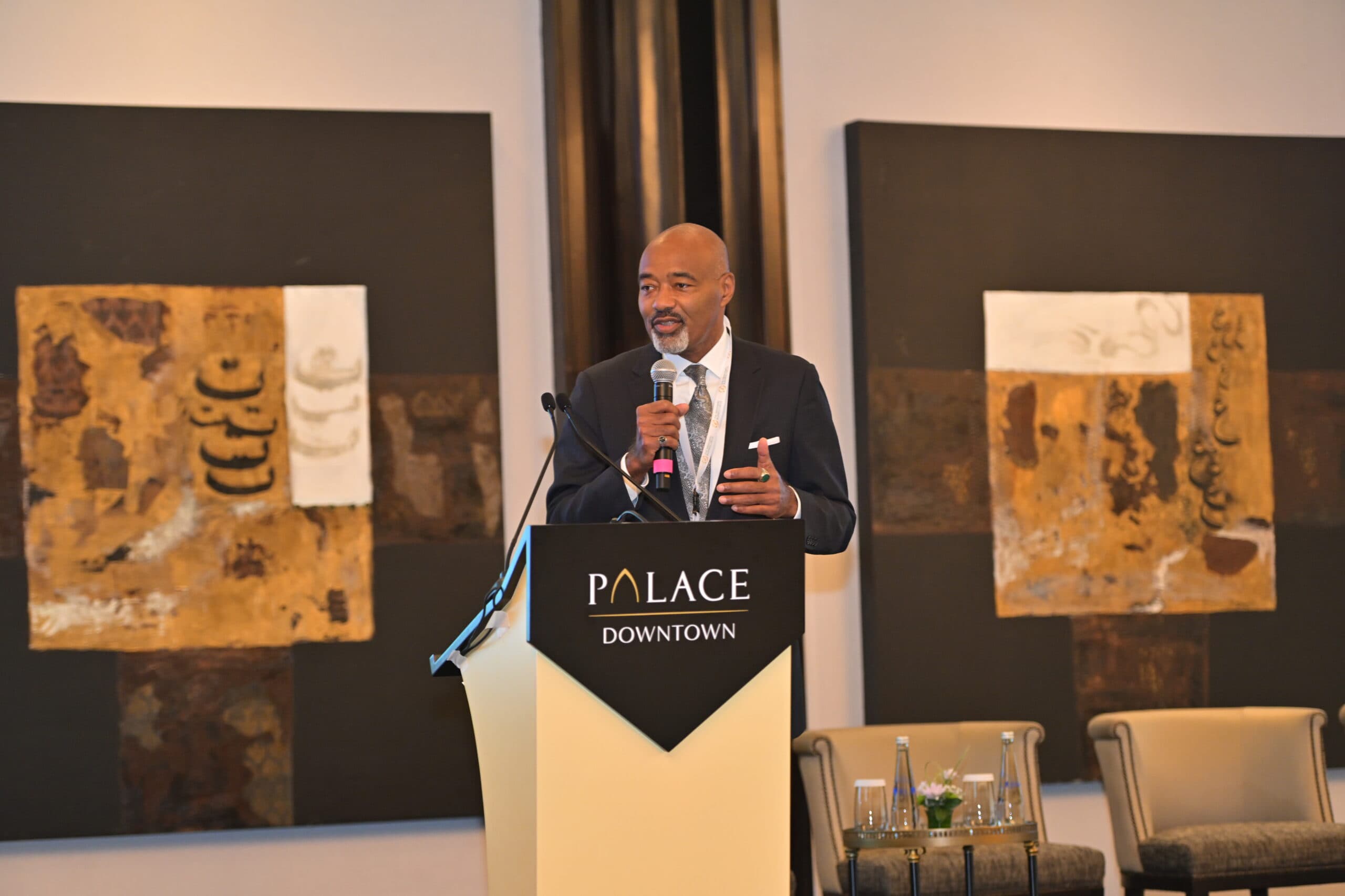 INVESTORS ROUNDTABLE in DUBAI · photograph 5